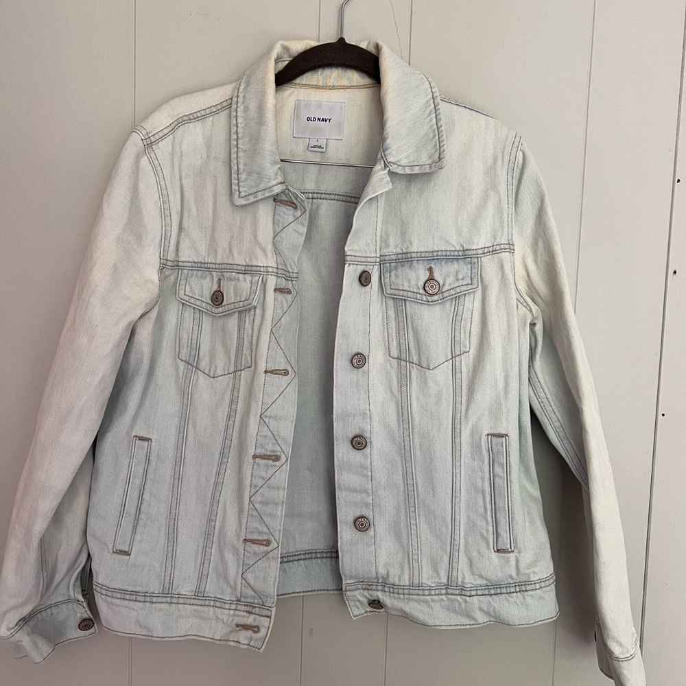 Old Navy denim jacket. Size Large. Light wash. Good condition.